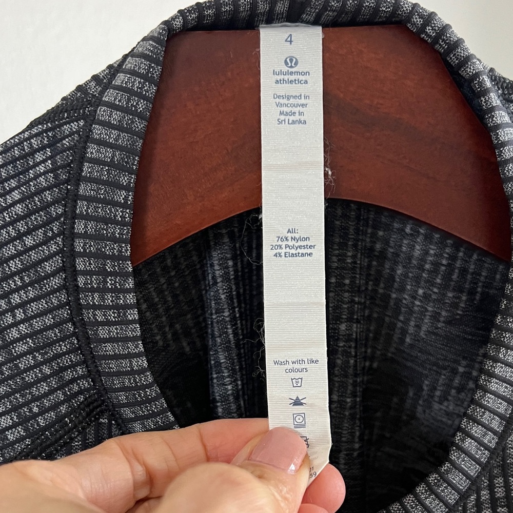 Lululemon Patterned Long Sleeve size 4 - Picture 4 of 4